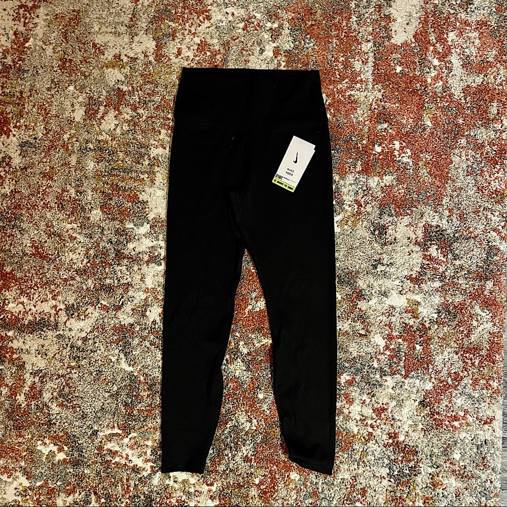 Black Nike yoga leggings size MEDIUM